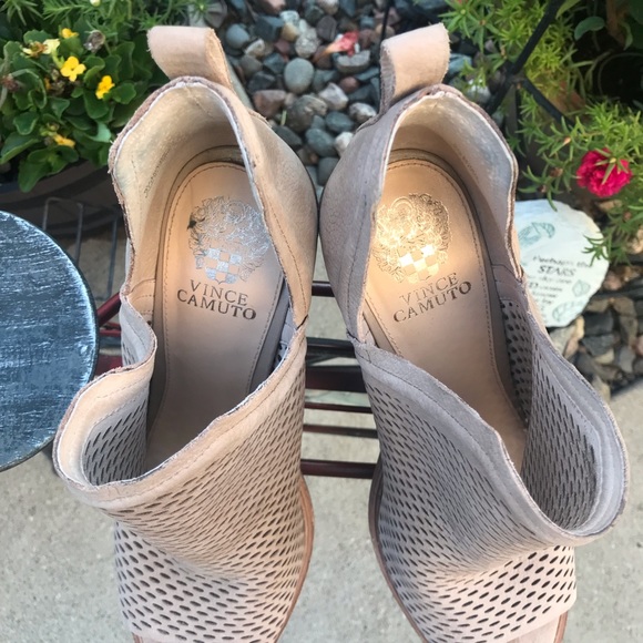 ☘️♥️Vince Camuto Kenza booties ♥️🍀 - Picture 7 of 13